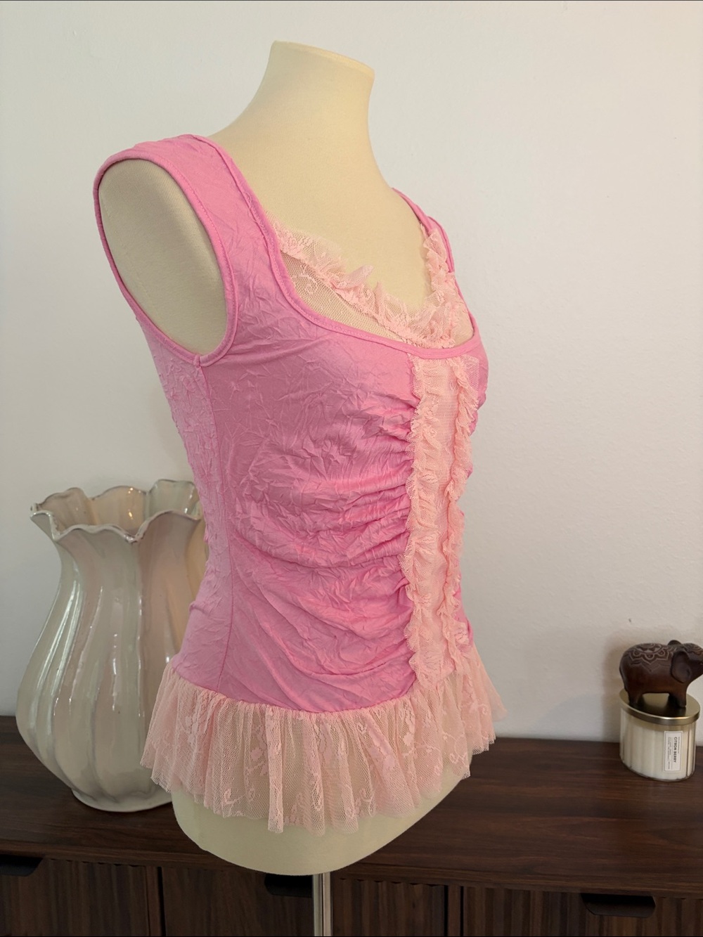 NWOT * TRUE LIGHT Pink Ruffle Lace Camisole Top - Picture 9 of 11